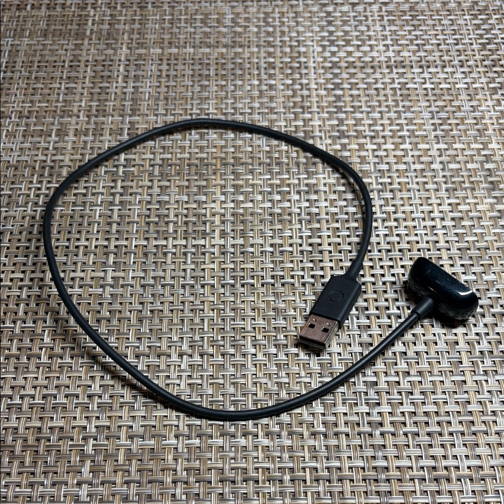 Fitbit Charge 5 - Black Smartwatch w/ charger & extra bands - Picture 4 of 5